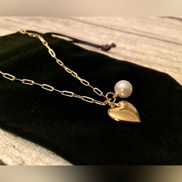 NWT! 🤎Beautiful golden chain necklace with faux pearl and puffed heart pendants - Picture 13 of 15